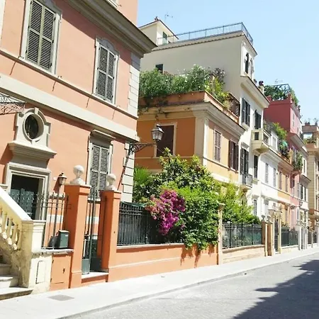Casa Donatello - Far From * Rome
